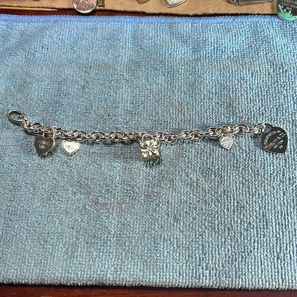 Tiffany & Co Bracelet 7” long extra links can be added to the length.